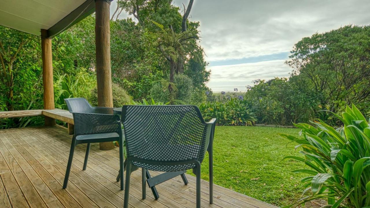 Paparoa Beach Hideaway With Hot Tub Barrytown Extérieur photo