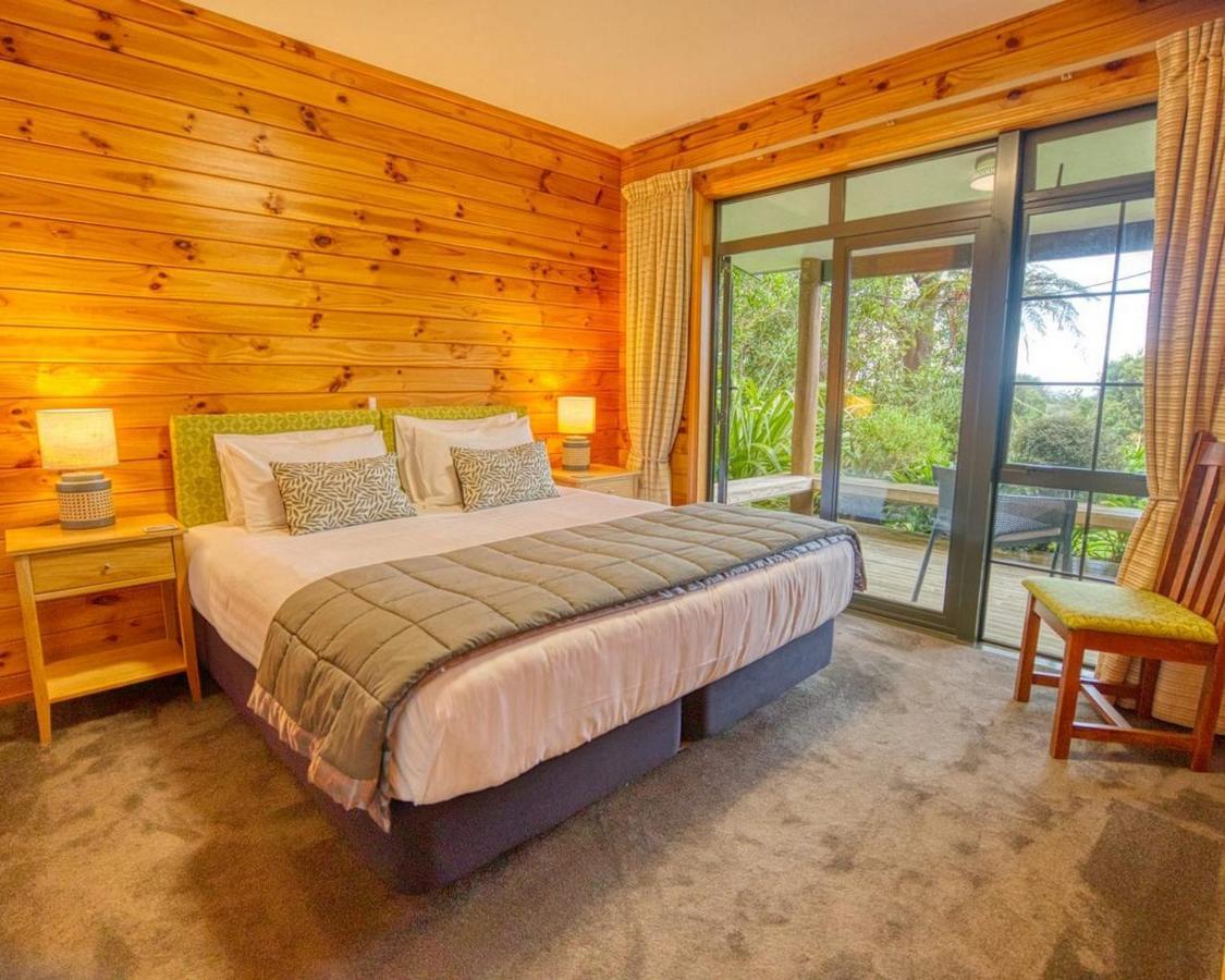 Paparoa Beach Hideaway With Hot Tub Barrytown Extérieur photo