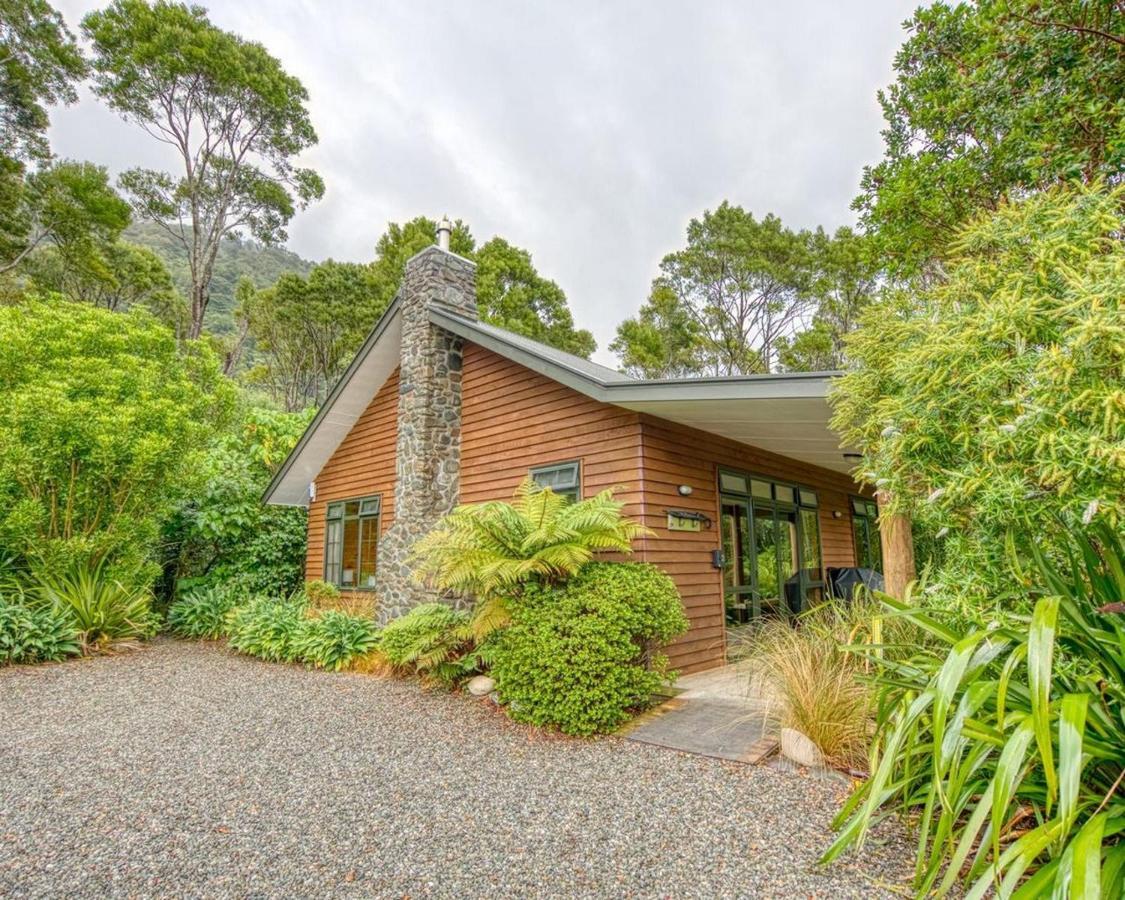 Paparoa Beach Hideaway With Hot Tub Barrytown Extérieur photo