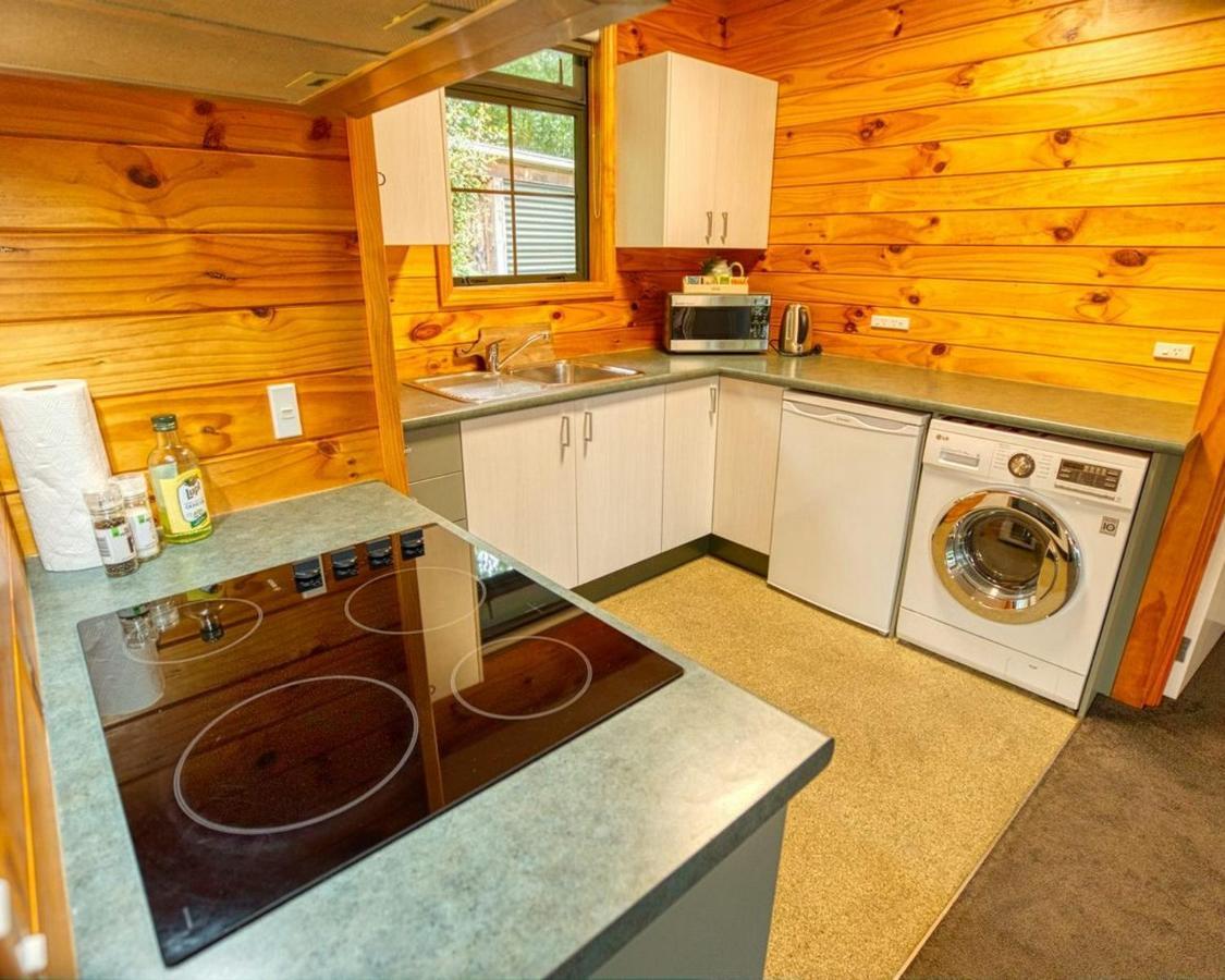 Paparoa Beach Hideaway With Hot Tub Barrytown Extérieur photo