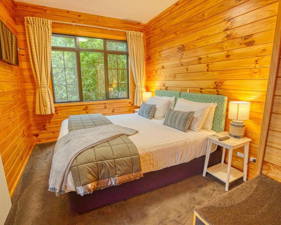 Paparoa Beach Hideaway With Hot Tub Barrytown Extérieur photo