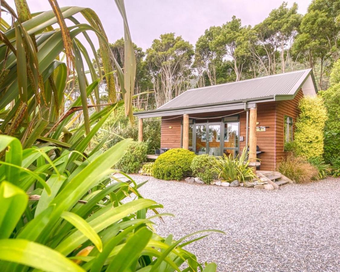 Paparoa Beach Hideaway With Hot Tub Barrytown Extérieur photo