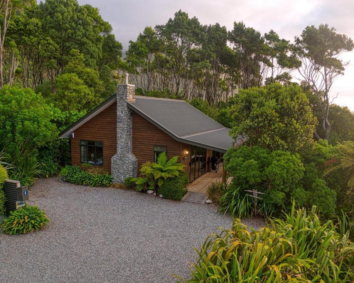 Paparoa Beach Hideaway With Hot Tub Barrytown Extérieur photo
